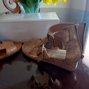 Donal Pliner Gold Sandals with rear zipper. Size 8.5